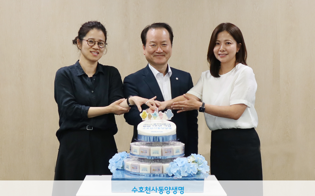동양생명이 지난 1일 서울 종로구 그랑서울 본사에서 우리금융그룹 자회사 편입 1주년을 기념해 임직원 타운홀 미팅을 개최했다 사진동양생명