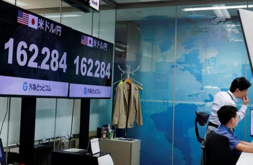 40년 만의 엔저에 日, 이제 환시 개입 예고 안한다…기습 개입 추진  