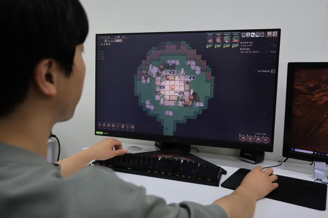 Can Opener CEO Logan Moon plays their game Dungeon Settlers July 1 2026 AJP Han Jun-gu