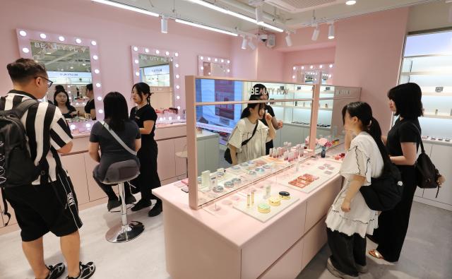 韩国美妆成顶流 化妆品上半年出口额刷新历史纪录