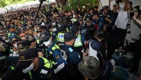 Investigators inspect ballot-counting site in southern Seoul after monthlong blockade