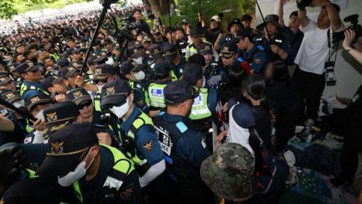 Investigators inspect ballot-counting site in southern Seoul after monthlong blockade