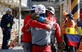 Venezuelan Security Guard Rescued After Eight Days Trapped in Earthquake Rubble
