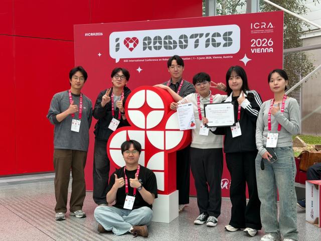 IEEE ICRA에서 우수한 연구 성과를 거둔 조영근 전기전자공학부 교수가 이끄는 공간지능·로보틱스 연구실Spatial AI and Robotics Lab· SPARO Lab 모습 사진인하대