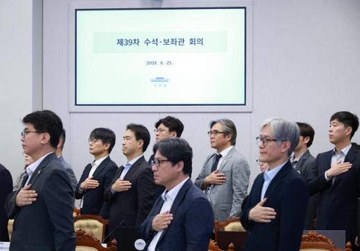 靑 호남 전력, 재생에너지 확대…새 원전 짓기로