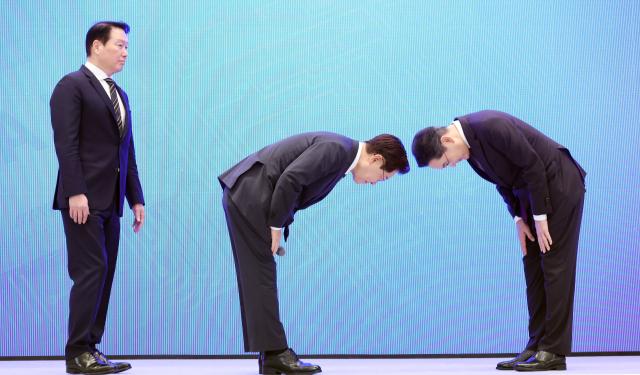 President Lee Jae Myung bows deeply each to Samsung Electronics chief Jay Y Lee and SK Group chair Chey Tae-won after they joined the announcement of chip mega project on June 29 2026 Pool photo