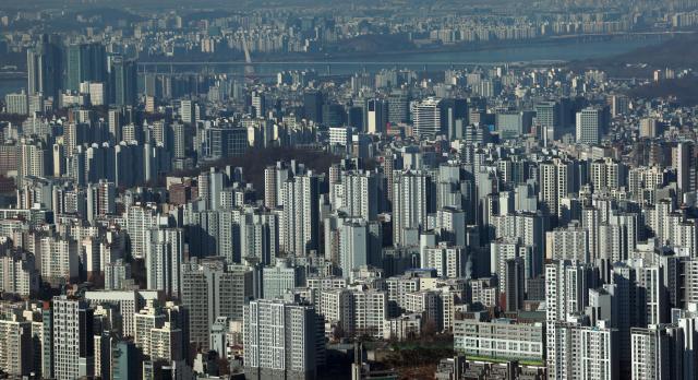 서울 남산 N서울타워에서 바라본 아파트 밀집지역 사진연합뉴스
