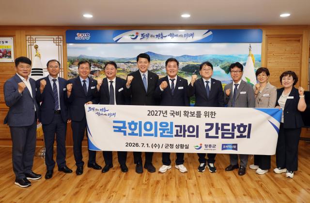 장흥군은 1일 조국혁신당 소속 김준형 국회의원 차규근 국회의원을 초청하여 지역 현안사업과 국고 건의 과제를 논의하는 간담회를 개최했다사진장흥군
