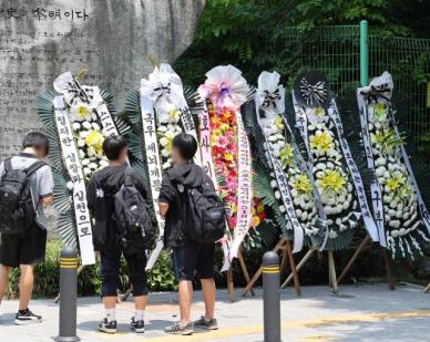 【亚洲人之声】谁该为校园赛场上的无底线玩梗负责？