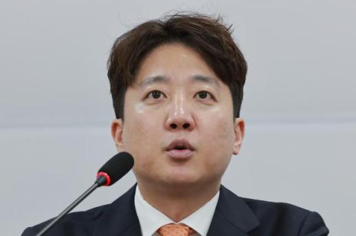 이준석, 사이버렉카 돈줄 차단법 발의…유죄 확정 땐 수익 몰수·수익화 차단