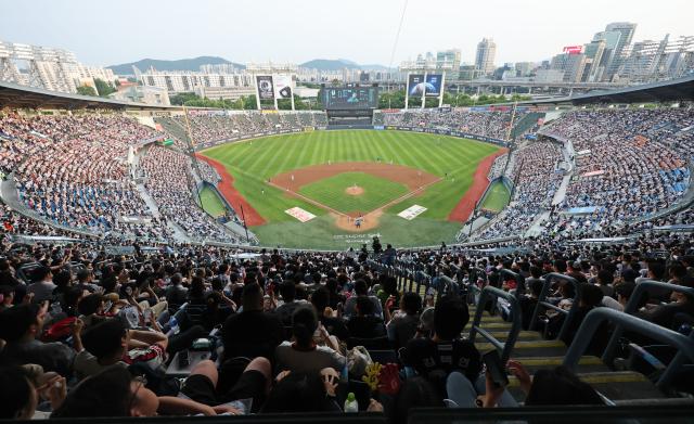 <b>LG</b>, KBO 역대 최소 43경기 만에 <b>홈 100만 관중</b> 신기록