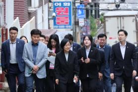 South Korean Prime Minister Visits Sinchon to Address Youth Housing Issues