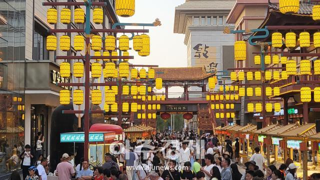 Dunhuang night market