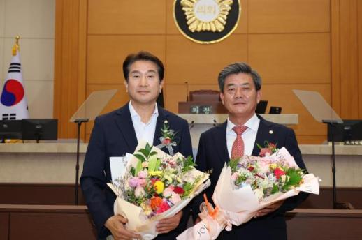 제10대 포항시의회 출범…김철수 의장·조민성 부의장 선출