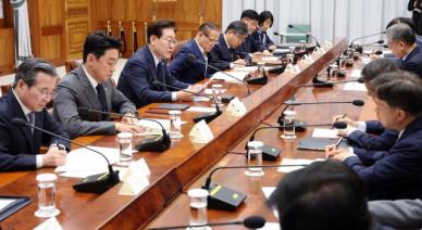 李 대통령 3대메가 속도전…부지선정 논의, 확정지어야 