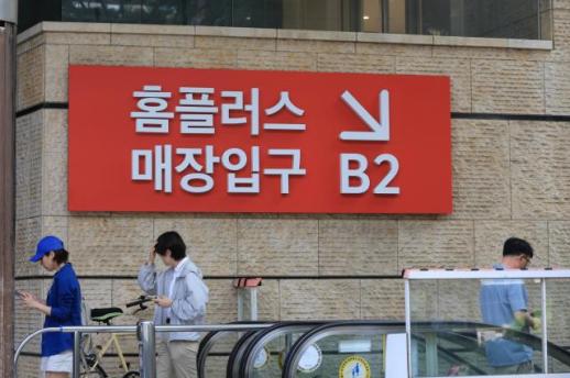Business shutdown at record pace as Koreas self-employed squeeze deepens