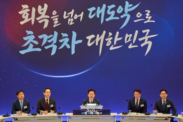 Koreas Lee orders speed in Chip Republic projects