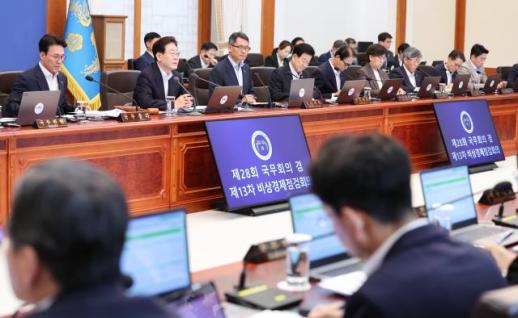 [미리보는 하반기 경제성장전략] 반도체가 끌고 재정이 민다…3고 파고 넘을 성장 청사진 제시