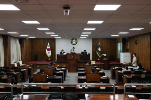 동해시의회, 제10대 동해시의회 전반기 의장단 출범…박주현 의장·김창래 부의장 선출
