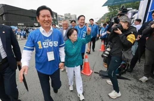 전한길과 친분? 전원주, 정청래 손 잡더니 보수 집회 참석…왜