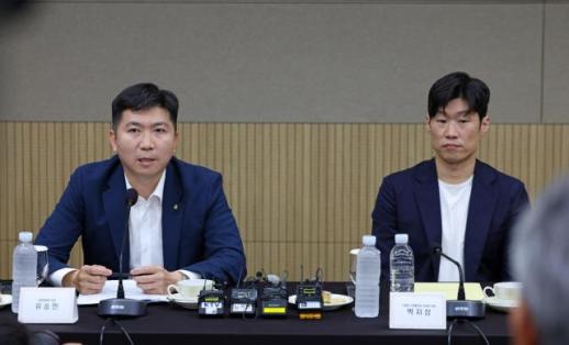 박지성 카드 꺼낸 K-축구…체육인들이 혁신 이끈다 