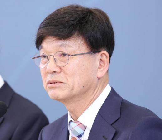 [데스크칼럼] 표현의 자유 뒤에 숨을 수 없는 공직자의 책임