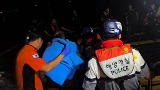 목포해경, 무안 탄도 해상 레저보트 전복…1명 구조·1명 실종 이틀째 수색