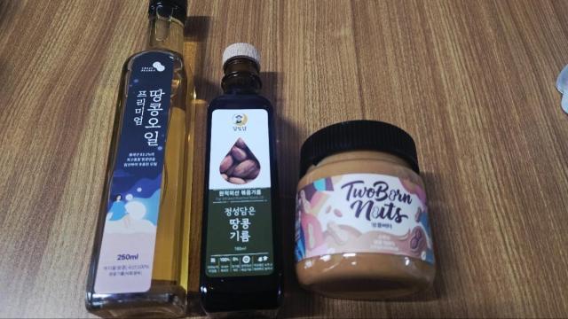 Các sản phẩm dầu lạc dầu ăn và bơ lạc do liên doanh Hàn Quốc - Việt Nam DongA Vina sản xuất
Ảnh Đoàn phóng viên chung Bộ Nông nghiệp và Thực phẩm Hàn Quốc