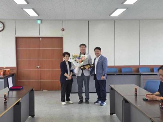 북삼동, 지역사회 상생 이끈 쌍용C&E 동해공장에 감사패 전달
