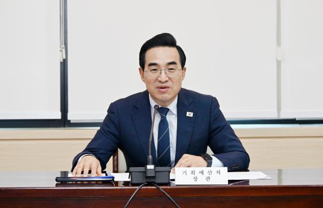 박홍근 기획예산처 장관이 1일 서울 종로구 정부서울청사에서 열린 성과관리 개선 전문가 간담회를 주재하고 있다사진기획예산처