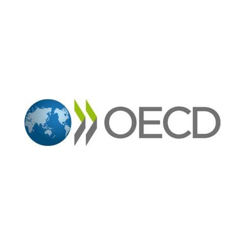 한국 노동시간 1,833시간…OECD에서 6번째