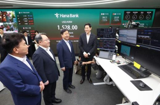 [인터뷰] FX딜러가 본 24시간 외환시장…새벽거래 관망세였지만 호가는 촘촘