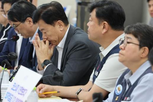 Khoảng cách giữa lao động và doanh nghiệp về mức lương tối thiểu là 990 won