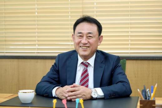 [강대웅의 정문일침(頂門一鍼)] 이충우 여주시장, 해현경장(解弦更張) 자세로 신발 끈 다시 조여매다