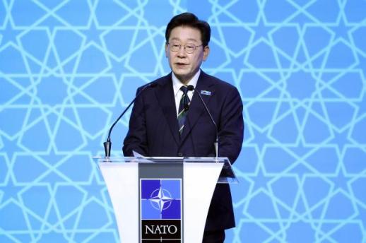李在明在北约军工产业论坛上发表演讲
