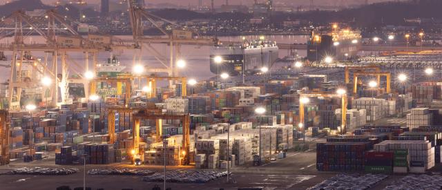 Koreas May current account surplus hits record again on chip-led exports
