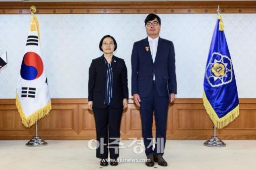 광주특별시 공무원 2명 행정 잘해 녹조근정훈장 대통령표창장 