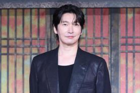 Jo Seung-woo shines at The East Palace press event