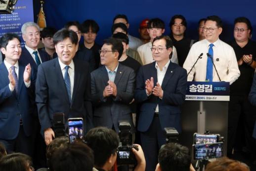8·17 전당대회 대진표 윤곽…與 당권경쟁 난타 