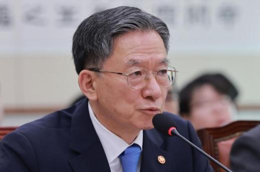 정성호 법무장관 수사기관 견제·교차검증 있어야...국회 논의 필요