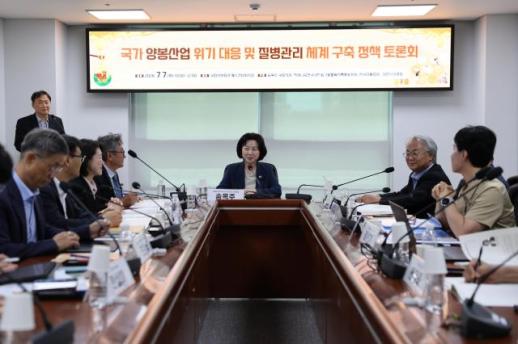 송옥주 의원, 꿀벌 질병 방역 패키지법 발의...질병 신고·진단 체계 손본다