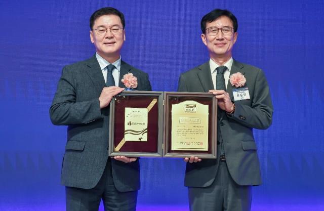 DB손해보험이 한국표준협회가 주관하는 2026 한국서비스품질지수KS-SQI 평가에서 장기보험과 자동차보험 부문 1위를 차지했다 사진DB손해보험