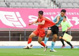 Đội tuyển Việt Nam vượt qua Yongin FC với tỷ số 2-1 trong trận đấu tập tại Hàn Quốc