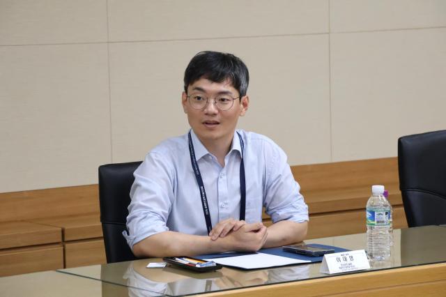 이대영 한국과학기술원KAIST 교수가 9일 인터뷰하고 있다사진과총