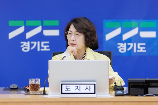지난 6일 경기도 재난안전대책본부에서 풍수해 대비 종합대책 보고를 받는 추미애 지사 사진경기도