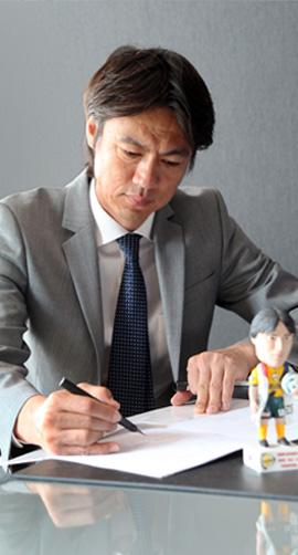 This photo captured from the official webpage of Hong Myung-bo Scholarship Foundation showing Hong Myung-bo