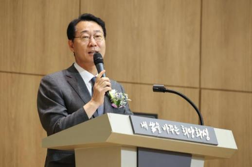 [강대웅의 정문일침(頂門一鍼)] 정명근표 정책 성과, 민선 9기 비전 밝게하고 있다