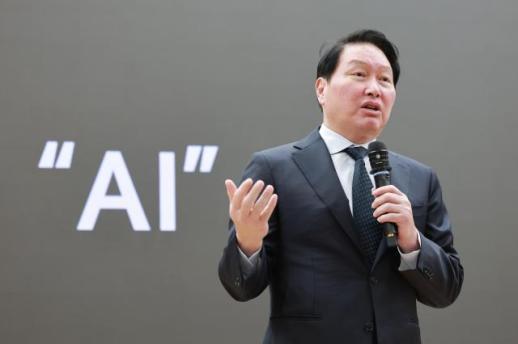 나스닥 무대 서는 최태원 회장…타종 후 글로벌 AI 생중계 대담 나선다 