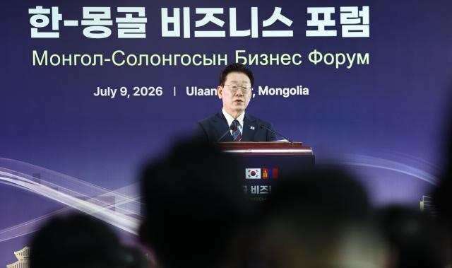 이재명 대통령이 9일현지시간 몽골 울란바타르 한 호텔에서 열린 한-몽골 비즈니스 포럼에서 축사를 하고 있다 사진연합뉴스