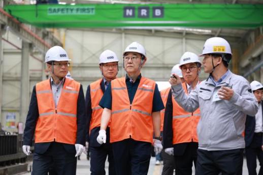김윤덕 국토부 장관, 전남 군산 모듈러 주택 공장 방문…주택 공급 돌파구 될 것